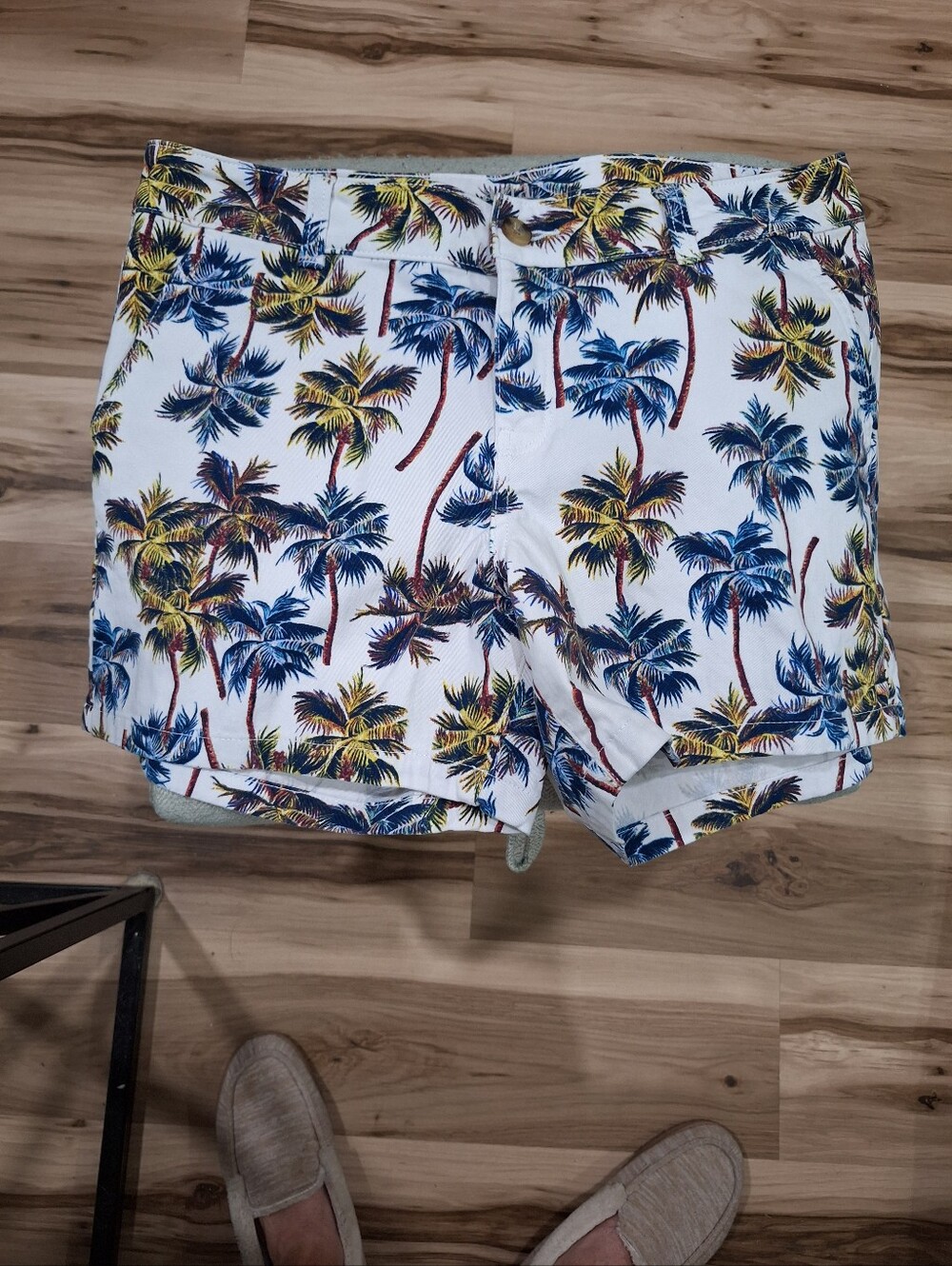 Women’s Tropical Palm Print White Shorts Very Soft